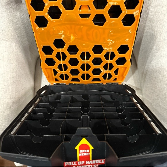 Hot Wheels 100 Car Rolling Storage Carry Case Hobby Toys Cartoon Movie 2019 - Picture 6 of 6